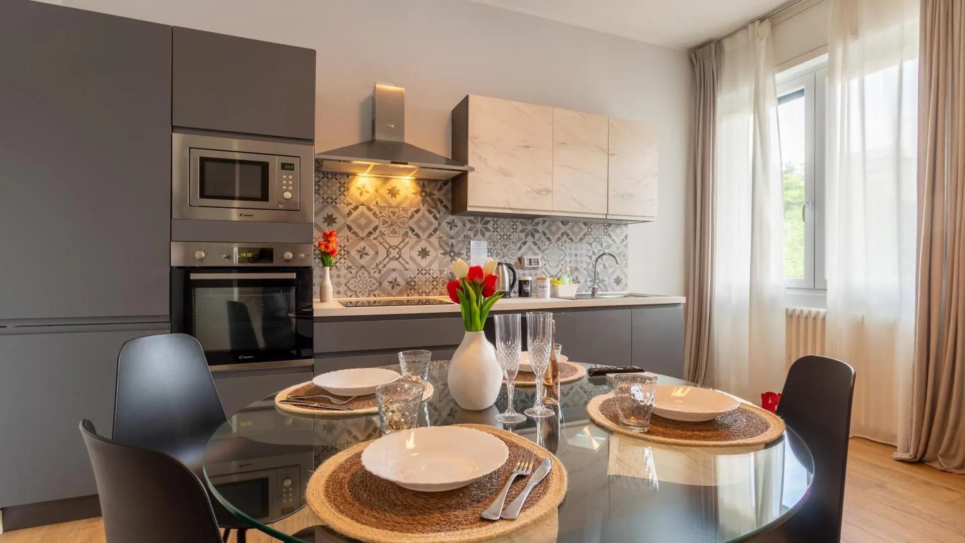 Lavarell - Exclusive Apartment Комо