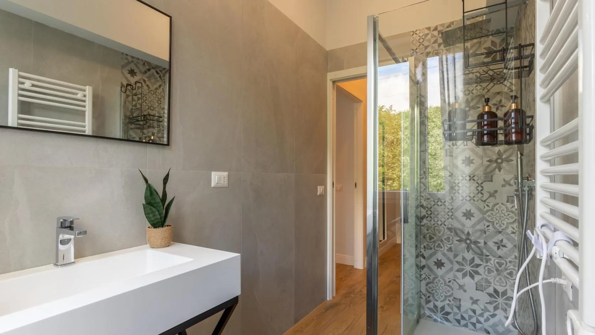 Lavarell - Exclusive Apartment Комо 0*,  Италия